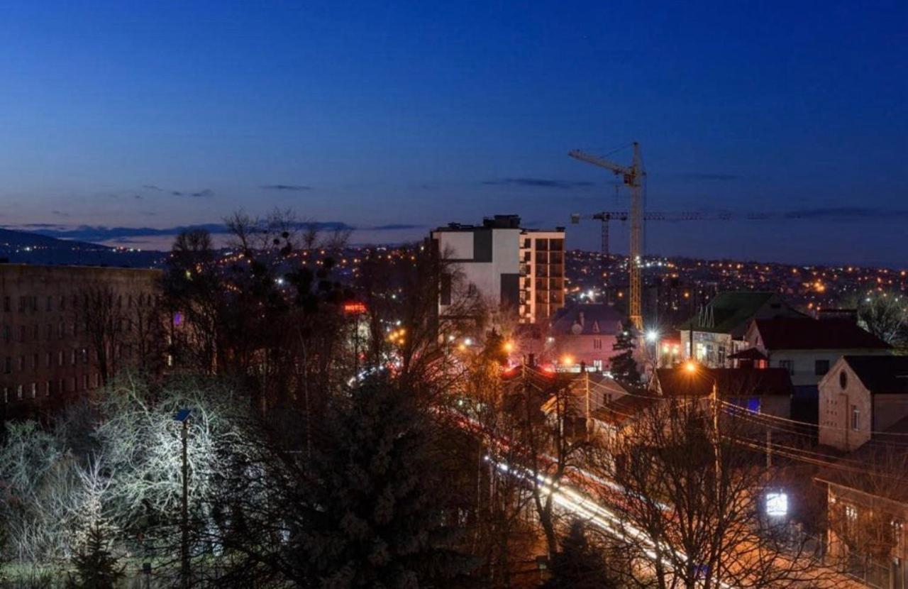 затишна красива квартира-студія в новобудові з балконом * Chernivtsi