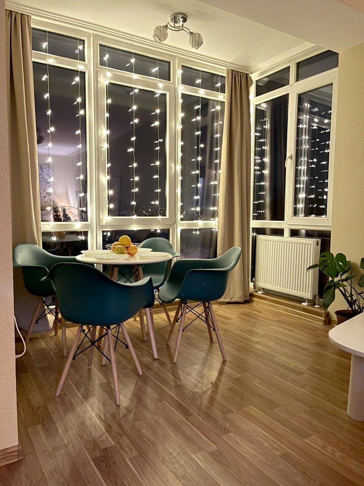 Apartment затишна красива квартира-студія в новобудові з балконом