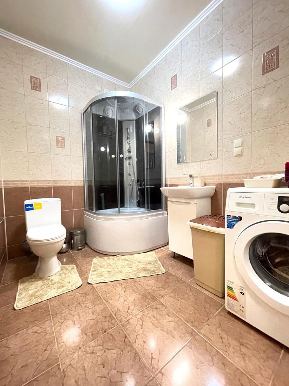 затишна красива квартира-студія в новобудові з балконом Apartment *