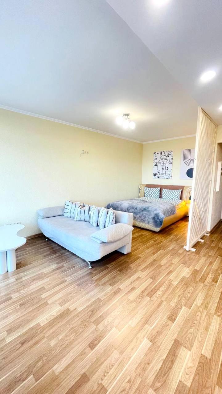 Apartment затишна красива квартира-студія в новобудові з балконом Chernivtsi