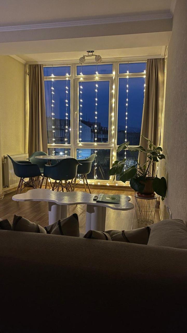 Apartment затишна красива квартира-студія в новобудові з балконом